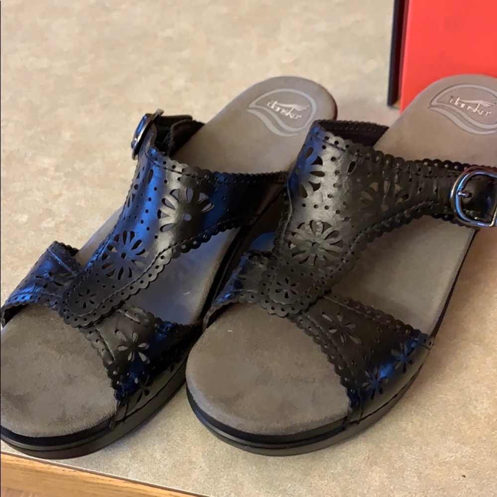 Dansko sandals size 40  (maybe worn once)